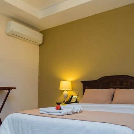 Farallones Hotel チナンデガ エクステリア 写真