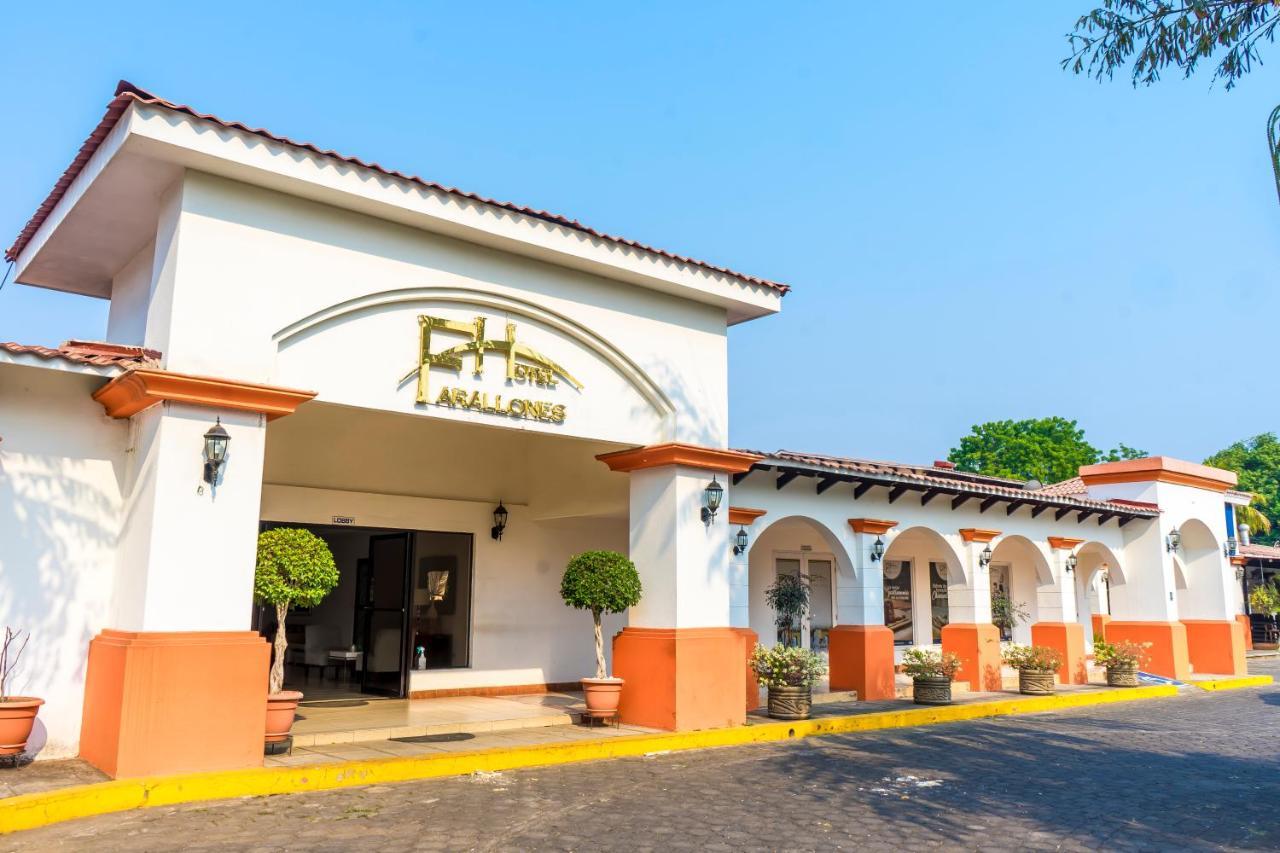 Farallones Hotel チナンデガ エクステリア 写真