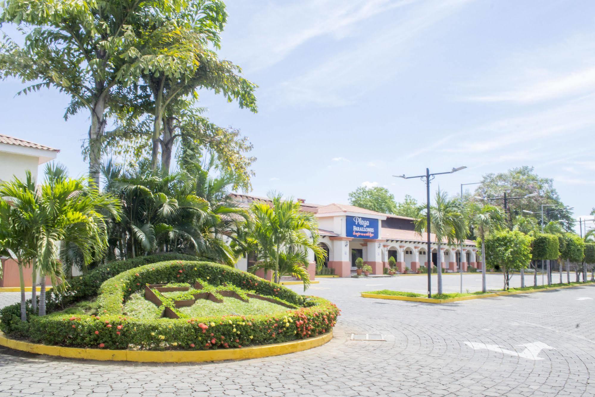 Farallones Hotel チナンデガ エクステリア 写真