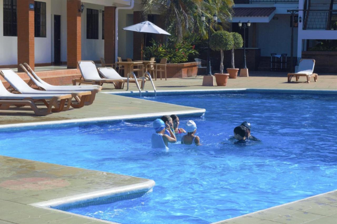 Farallones Hotel チナンデガ エクステリア 写真