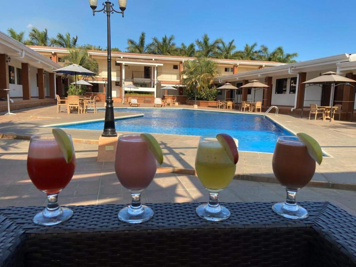 Farallones Hotel チナンデガ エクステリア 写真